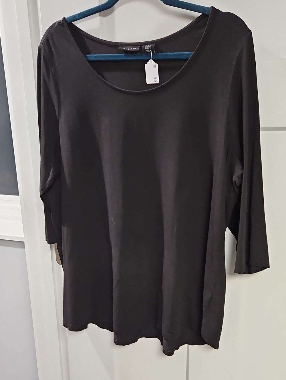 Tahari Black Scoop Neck Long Sleeve Top
